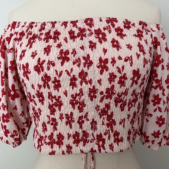 Kendall + Kylie Smocked Cropped Scrunch Front with Puffed Sleeves Sz M - Picture 4 of 5